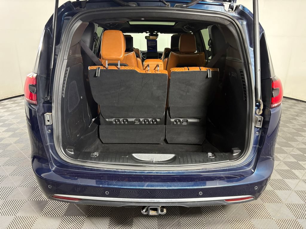 Used 2025 Chrysler Pacifica Pinnacle w/ Trailer Tow Group AWD/4WD image 33