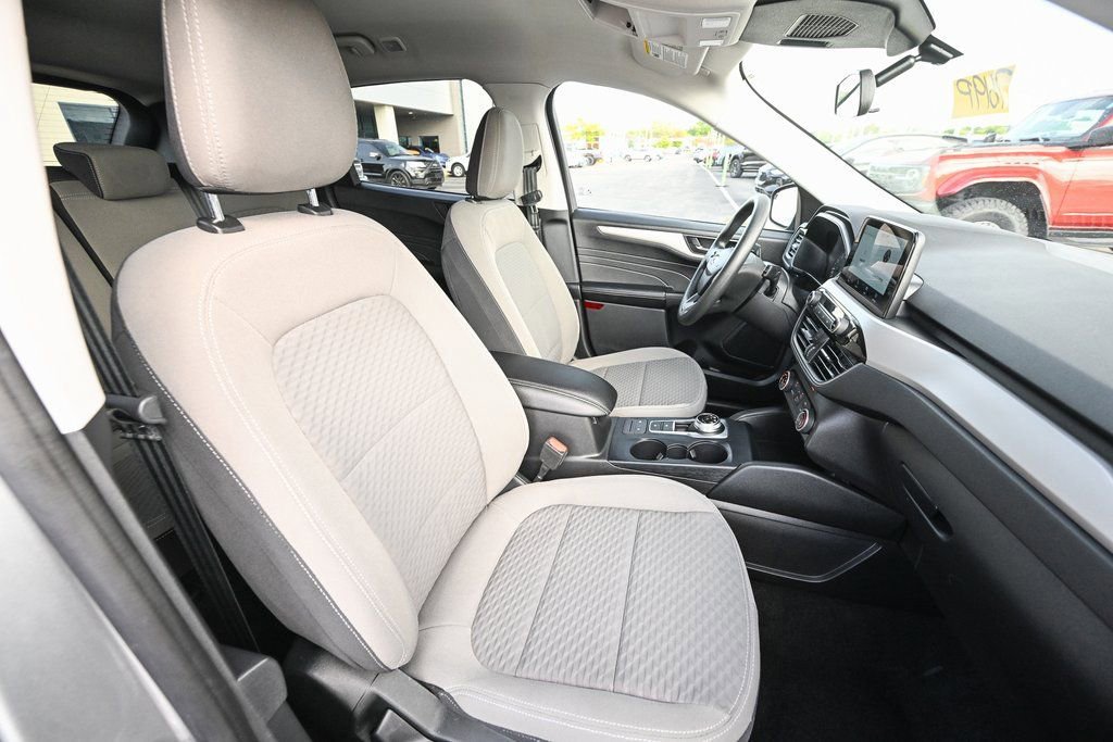 Certified 2022 Ford Escape SE image 28
