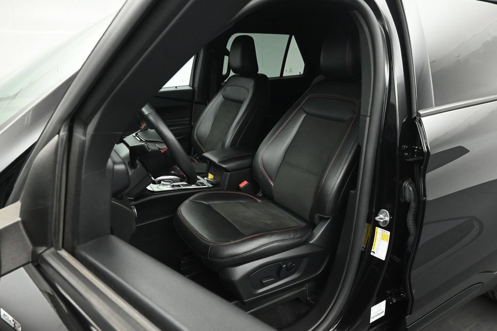 Certified 2023 Ford Explorer ST-Line RWD image 9
