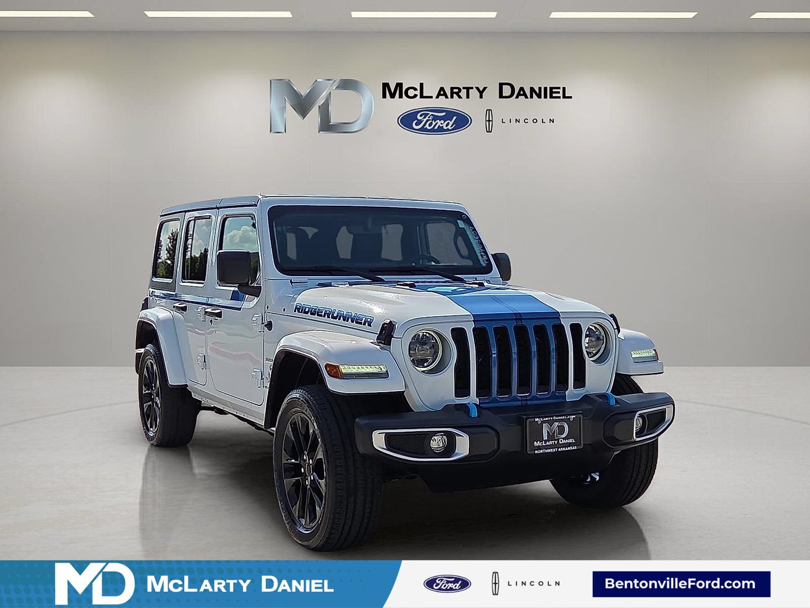 Used 2023 Jeep Wrangler Unlimited Sahara AWD/4WD image 1