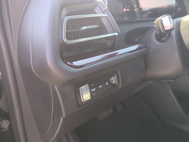 Used 2024 Chevrolet Traverse Z71 AWD/4WD image 17