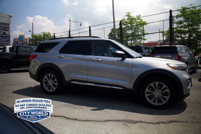 Certified 2022 Ford Explorer XLT w/ Equipment Group 202A AWD/4WD image 3