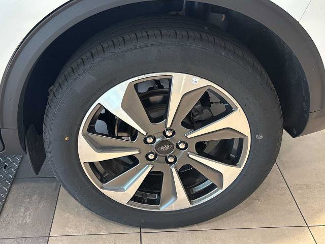 Certified 2024 Ford Escape Platinum AWD/4WD image 31