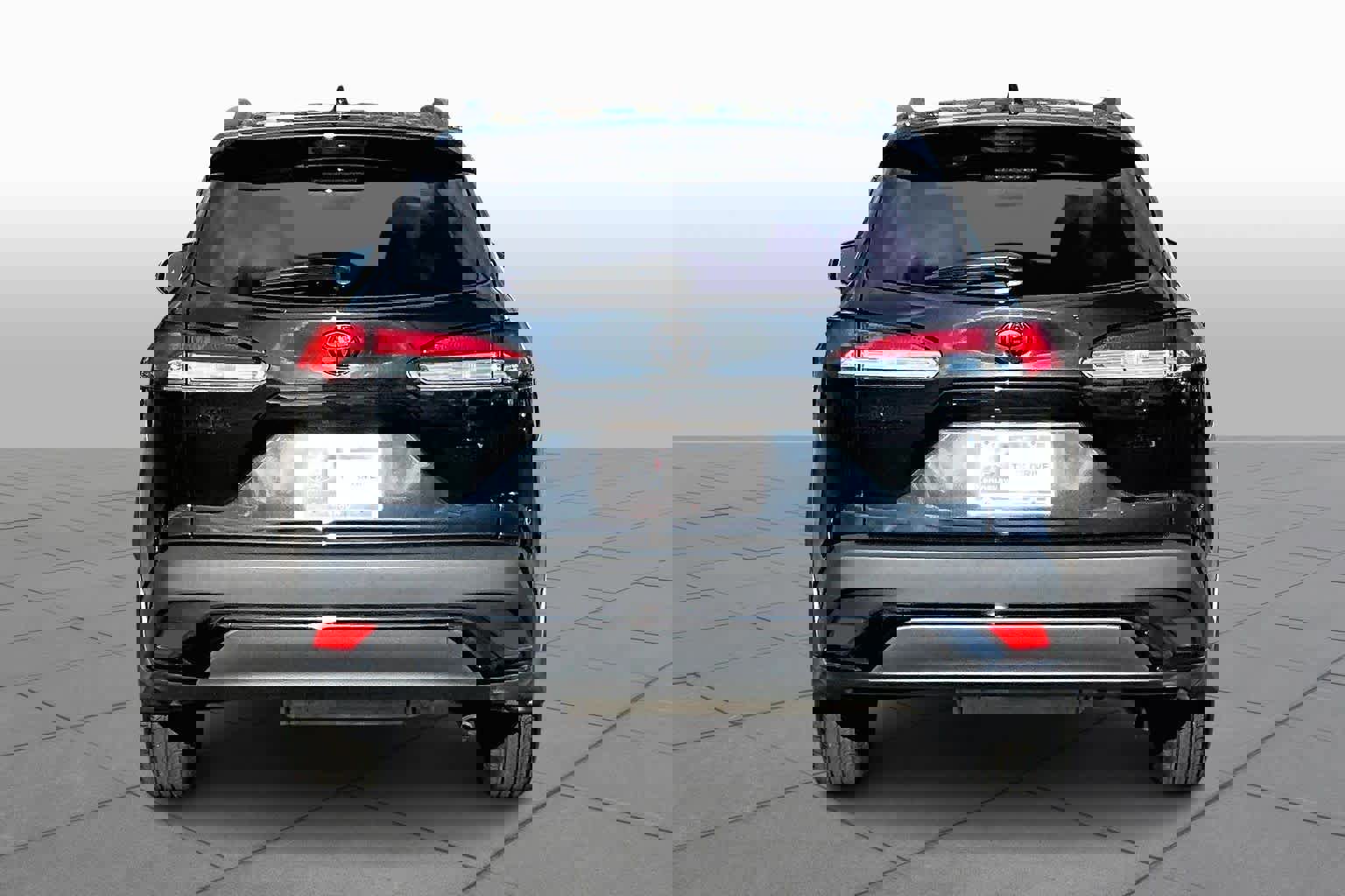 Used 2024 Toyota Corolla Cross SE image 3