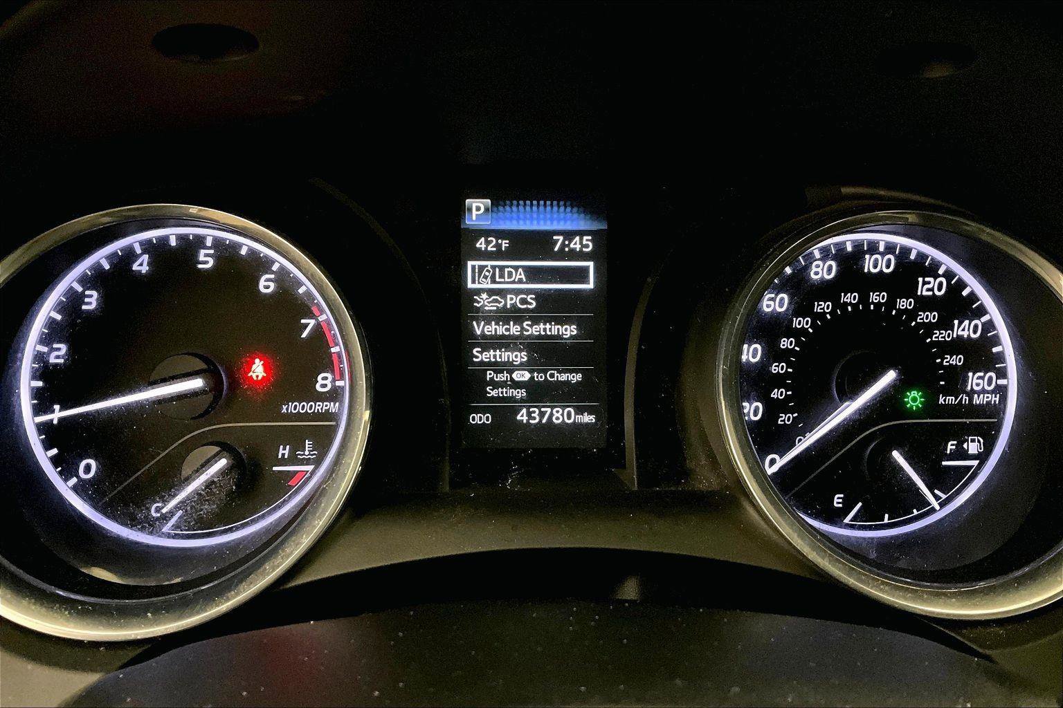 Used 2020 Toyota Camry LE image 19