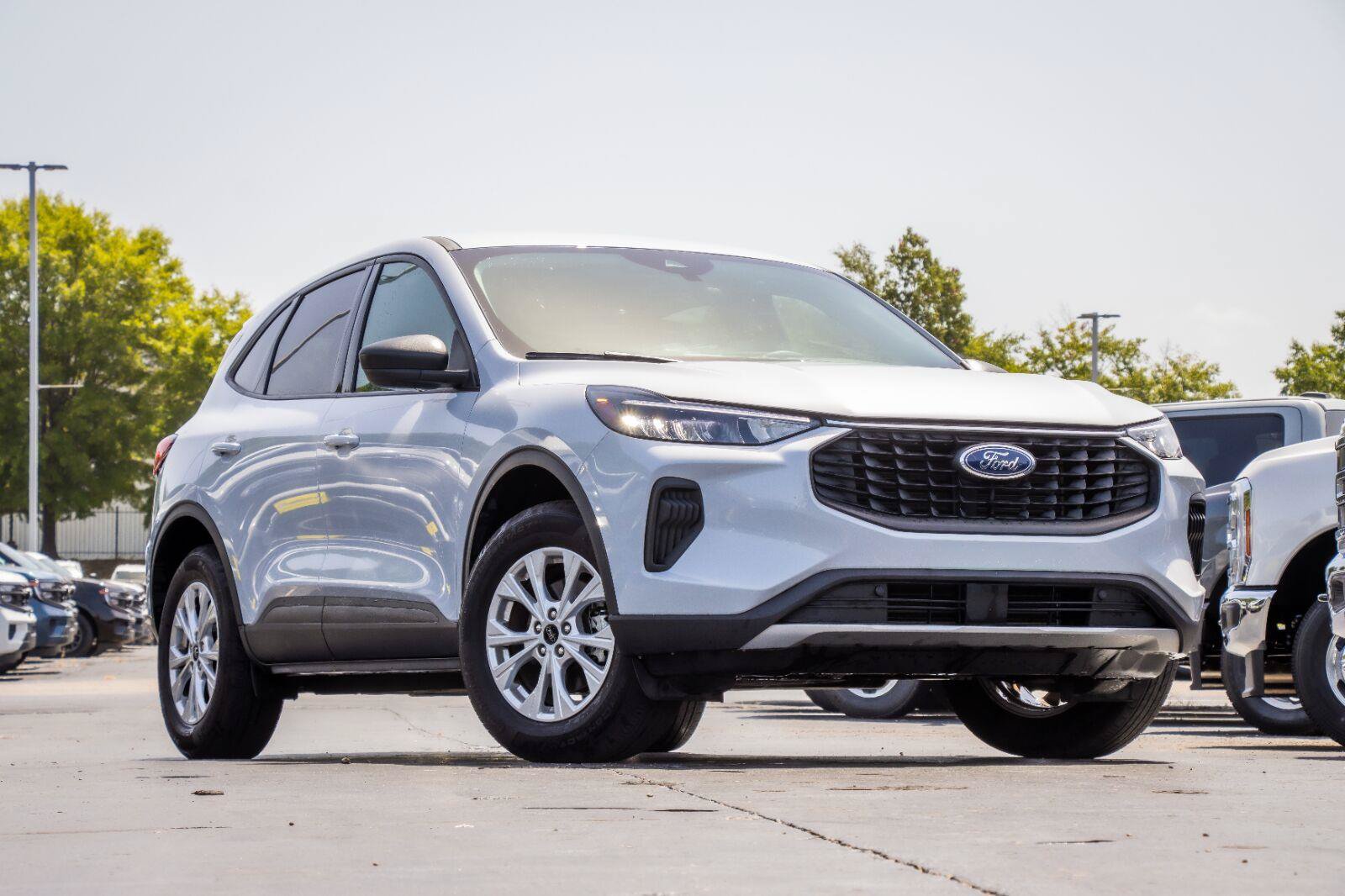 Certified 2025 Ford Escape Active AWD/4WD image 2