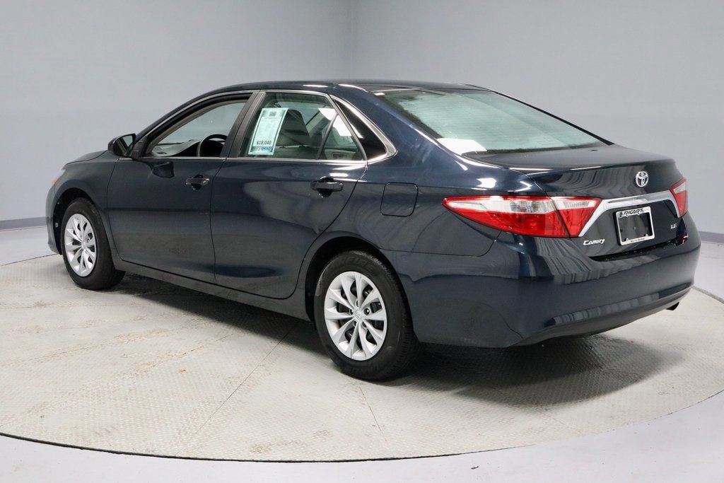 Used 2017 Toyota Camry LE image 3