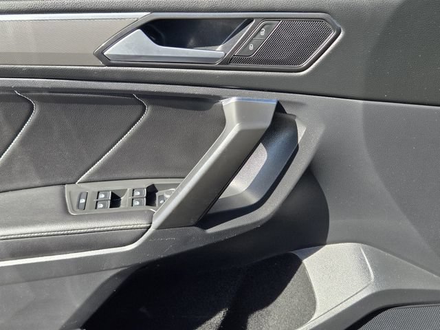 Used 2022 Volkswagen Tiguan SE R-Line FWD image 22