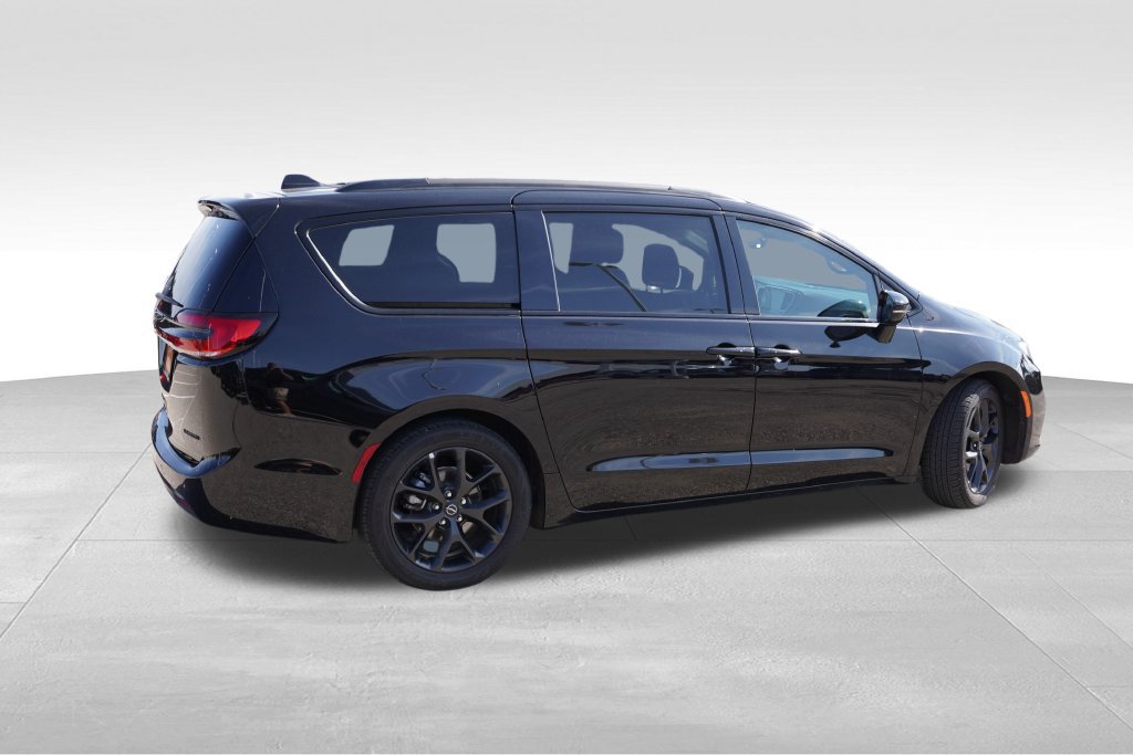 Used 2025 Chrysler Pacifica Limited FWD image 4