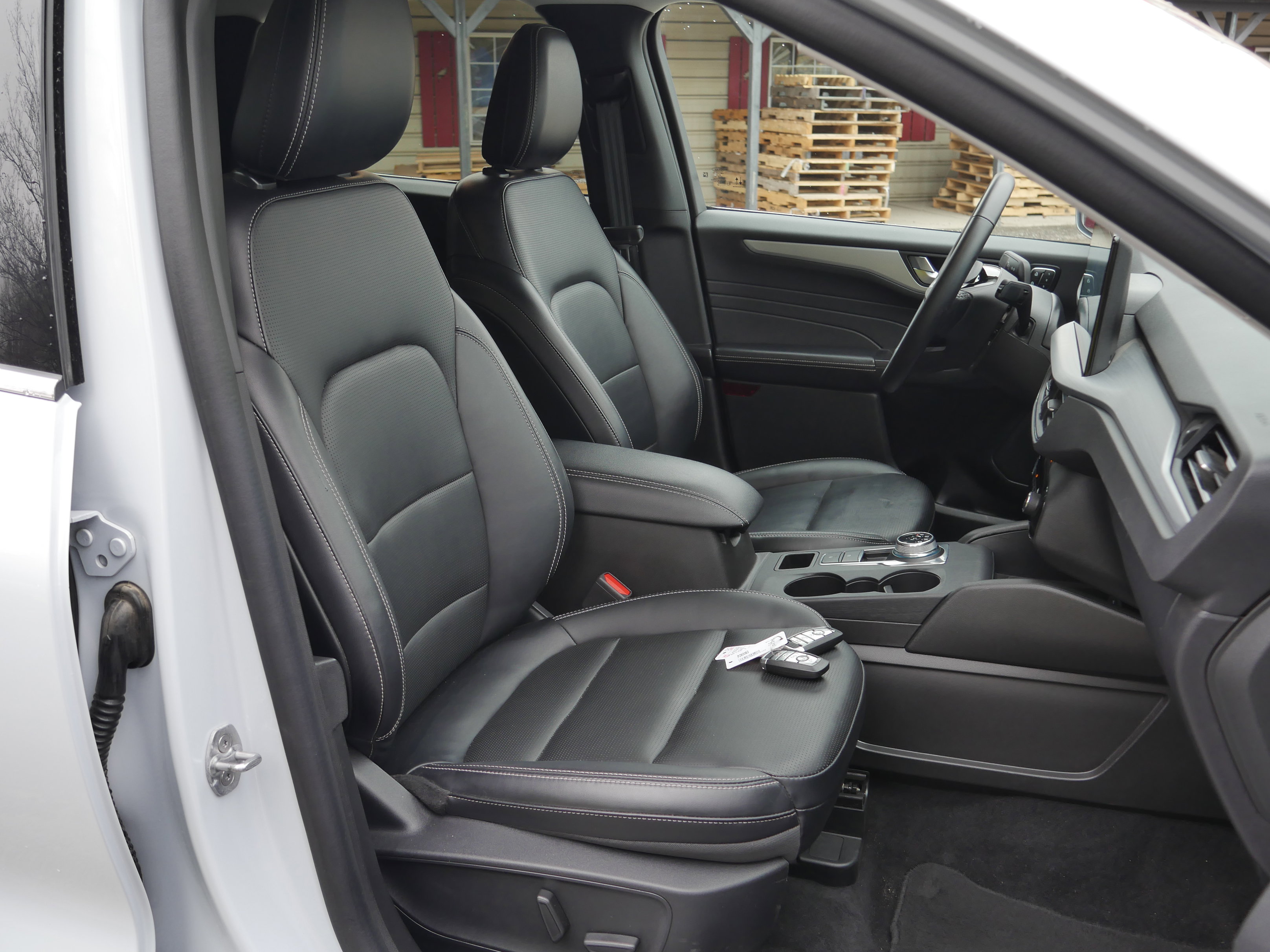 Certified 2025 Ford Escape Platinum AWD/4WD image 24