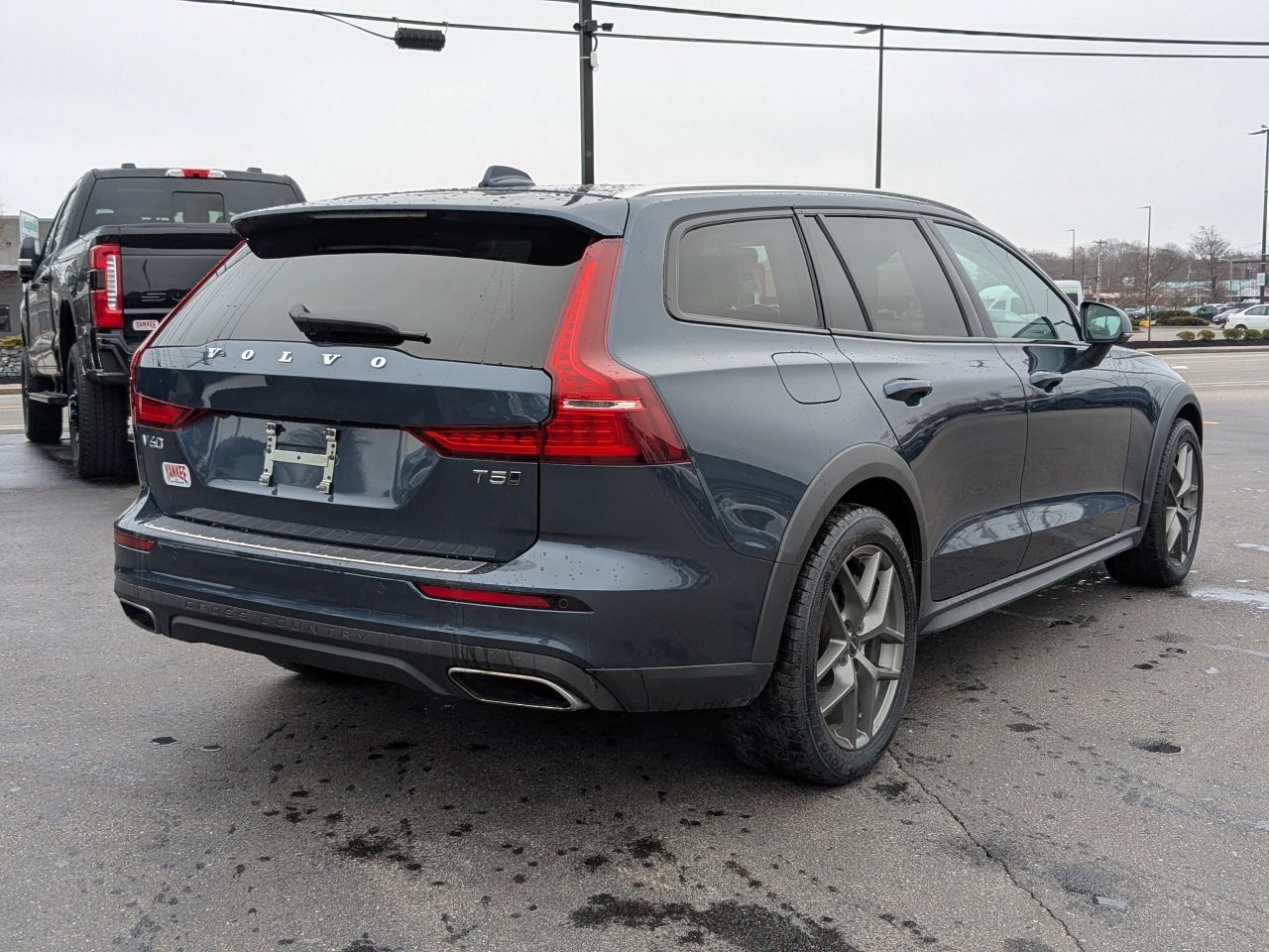 Used 2022 Volvo V60 T5 Cross Country AWD/4WD image 5