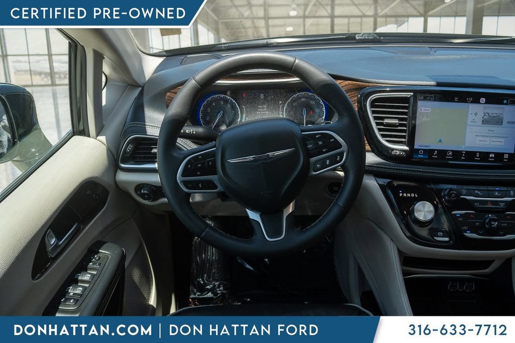 Used 2023 Chrysler Pacifica Limited FWD image 5