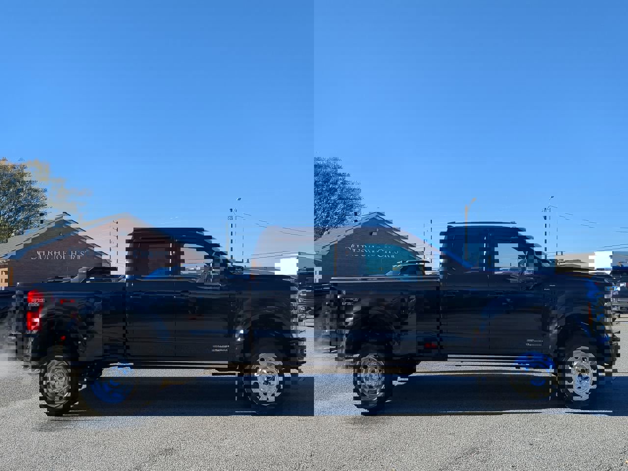 Certified 2025 Ford F450 Platinum w/ FX4 Off-Road Package image 6