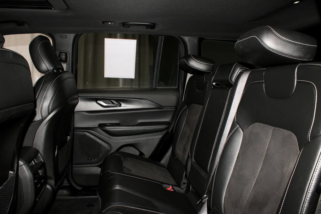 Used 2023 Jeep Grand Cherokee Altitude AWD/4WD image 22