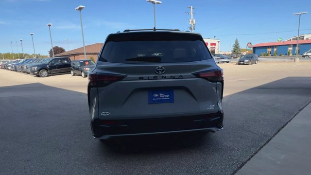 Used 2023 Toyota Sienna XSE w/ XSE Plus Package FWD image 7