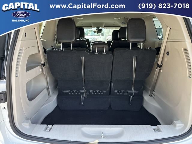 Used 2024 Chrysler Pacifica Touring-L FWD image 16