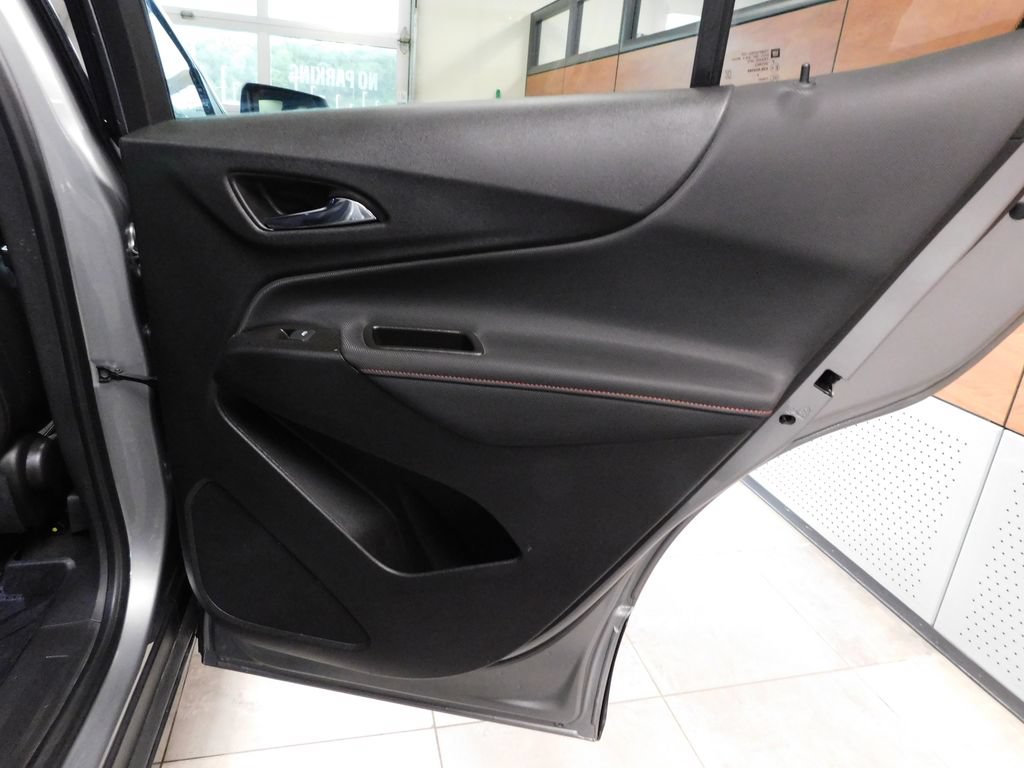 Used 2023 Chevrolet Equinox RS AWD/4WD image 36