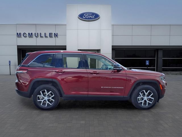 Used 2023 Jeep Grand Cherokee Limited w/ Luxury Tech Group II AWD/4WD image 8