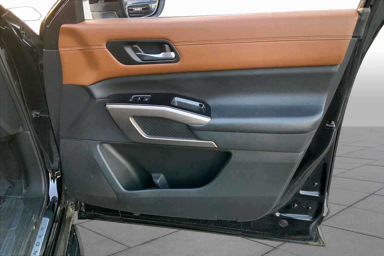 Used 2023 Nissan Pathfinder Platinum AWD/4WD image 22