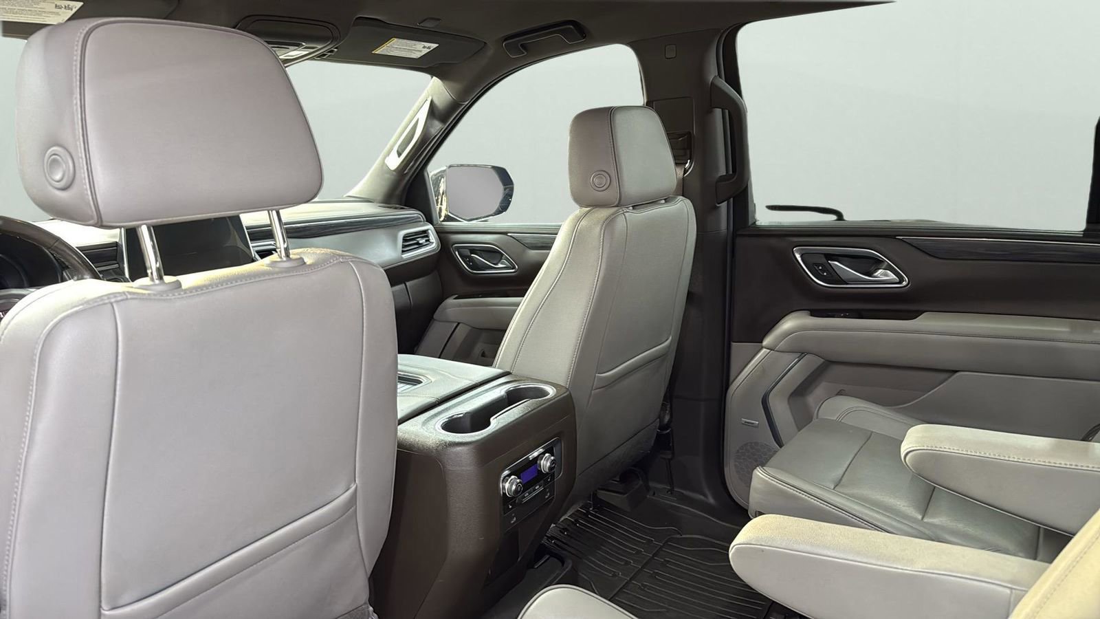 Used 2022 GMC Yukon XL SLT w/ SLT Luxury Package image 28