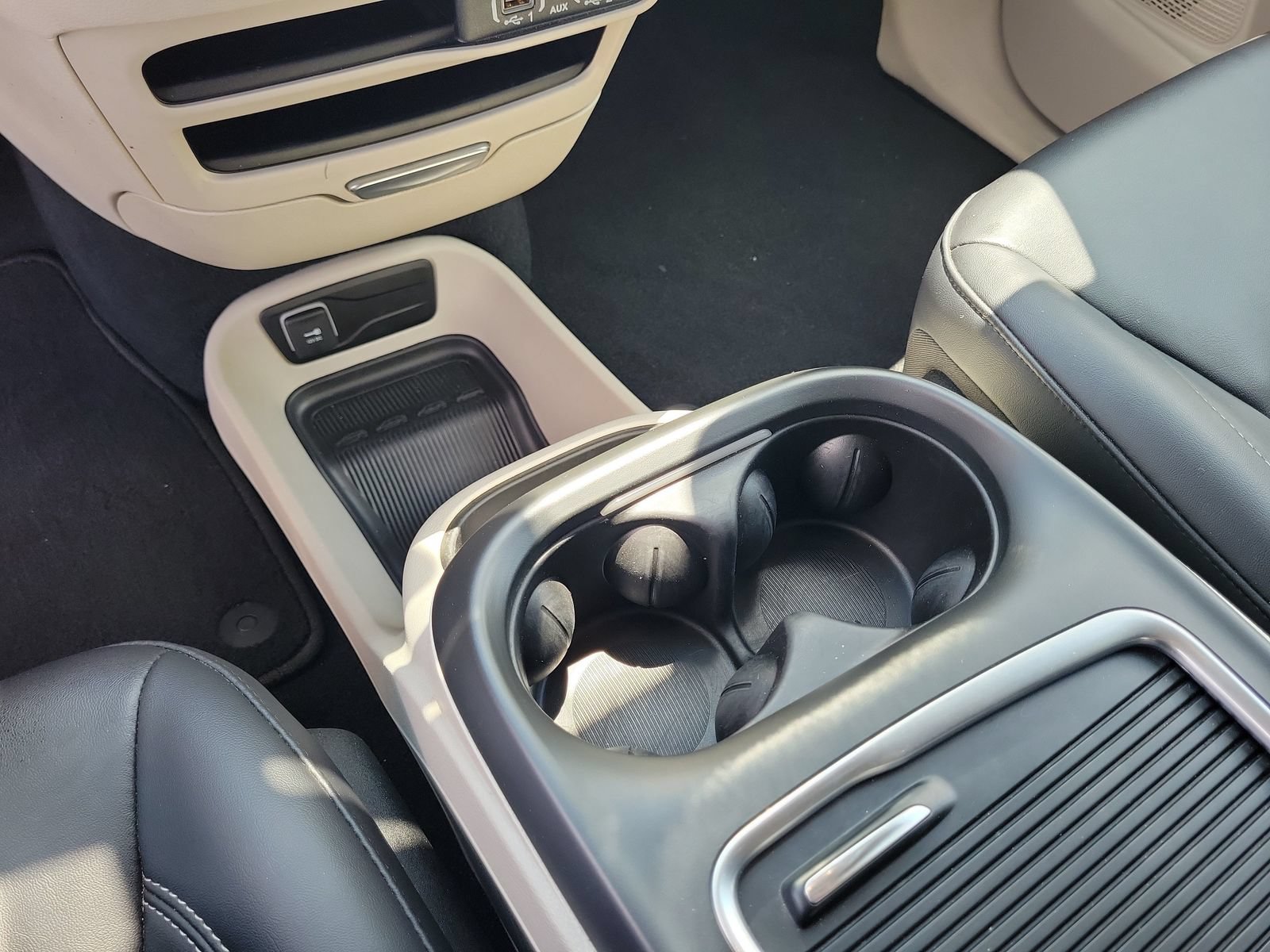 Used 2024 Chrysler Pacifica Touring-L FWD image 27