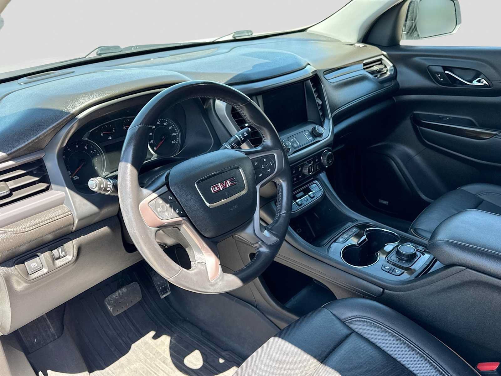 Used 2022 GMC Acadia AT4 w/ Preferred Package AWD/4WD image 2