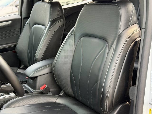 Certified 2025 Ford Escape Platinum w/ Premium Technology Package AWD/4WD image 24