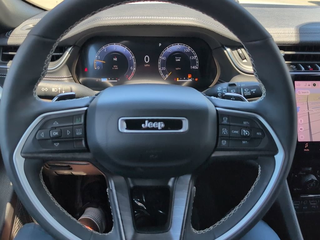 Used 2024 Jeep Grand Cherokee L Limited w/ Black Appearance Package AWD/4WD image 18