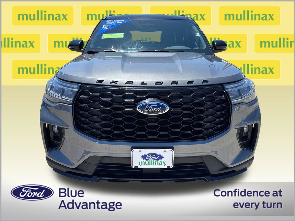 Certified 2025 Ford Explorer ST-Line w/ Premium Package RWD image 11