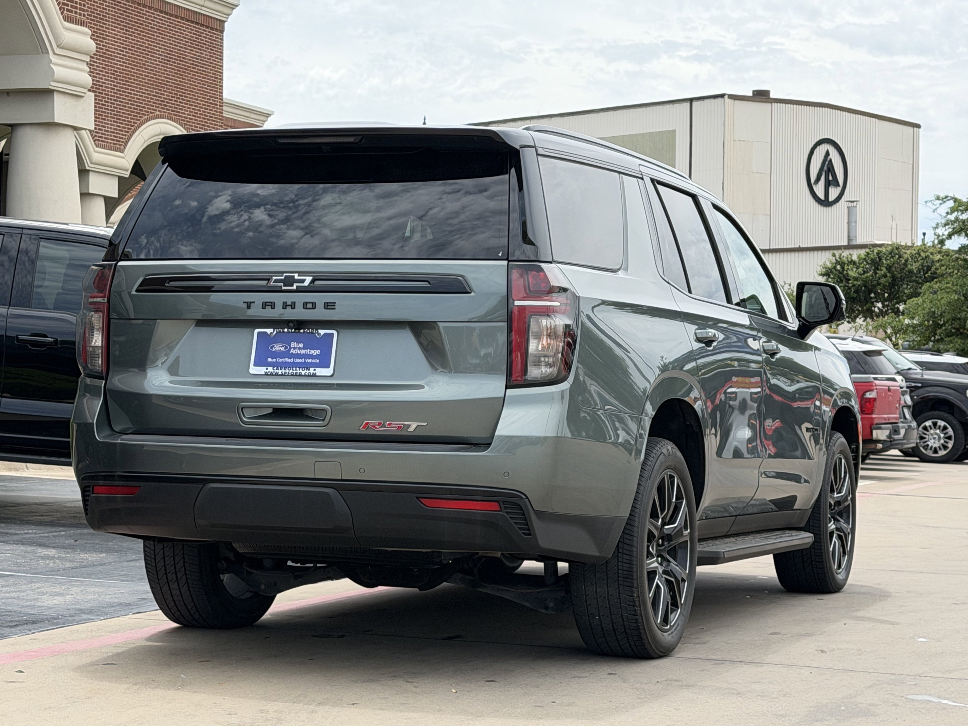Used 2024 Chevrolet Tahoe RST w/ Luxury Package AWD/4WD image 4