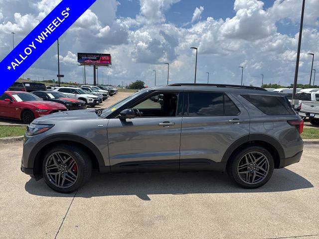 Certified 2025 Ford Explorer ST-Line w/ Premium Package RWD image 3