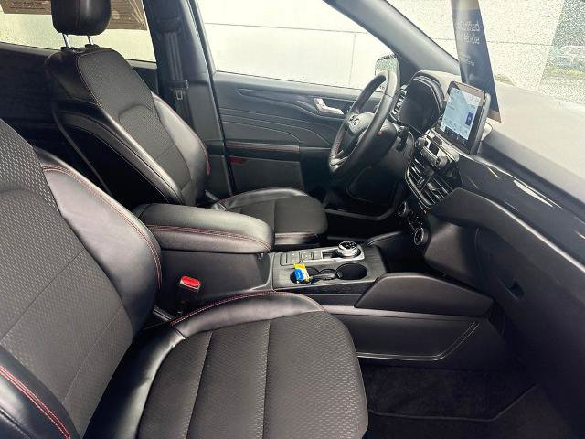 Certified 2025 Ford Escape ST-Line Select AWD/4WD image 29