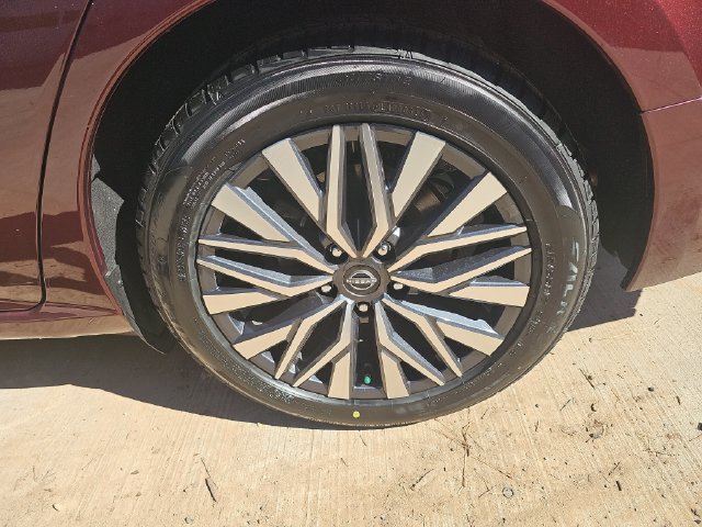 Used 2025 Nissan Altima 2.5 SV FWD image 30
