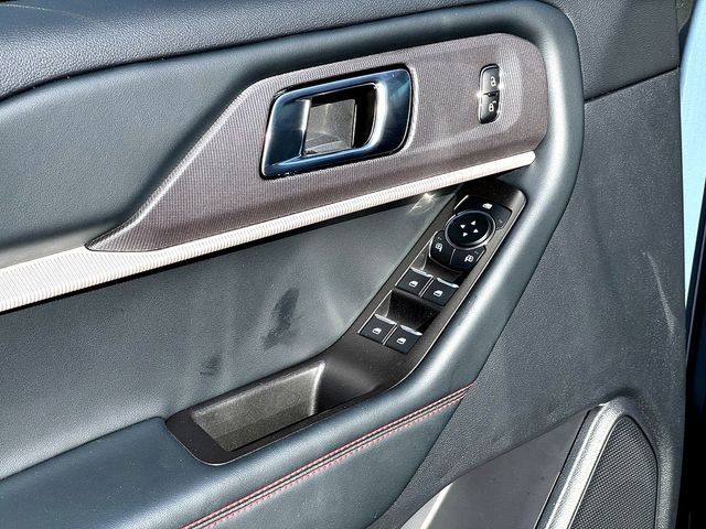 Certified 2025 Ford Explorer ST-Line image 9