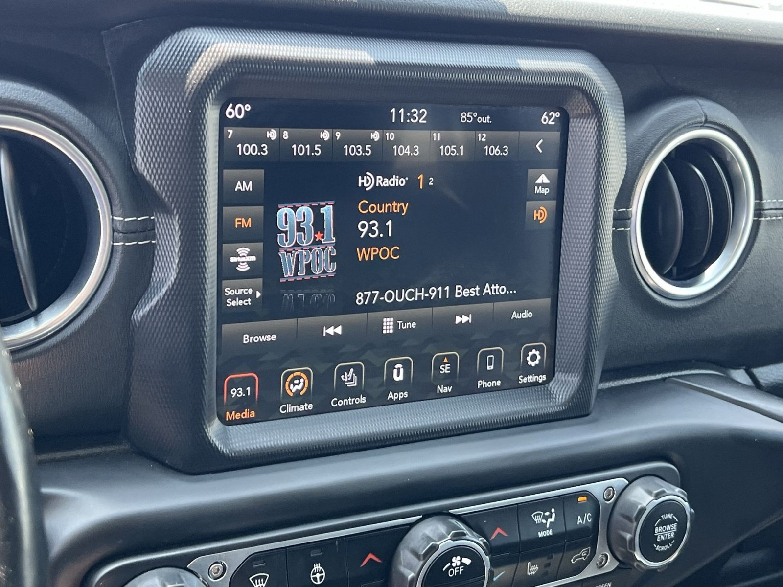 Used 2020 Jeep Wrangler Unlimited Sahara AWD/4WD image 18