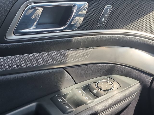 Certified 2019 Ford Explorer XLT w/ Equipment Group 202A AWD/4WD image 11