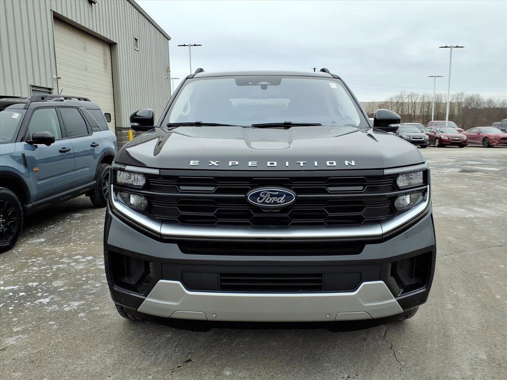 Certified 2025 Ford Expedition Platinum w/ Driver's Package image 6