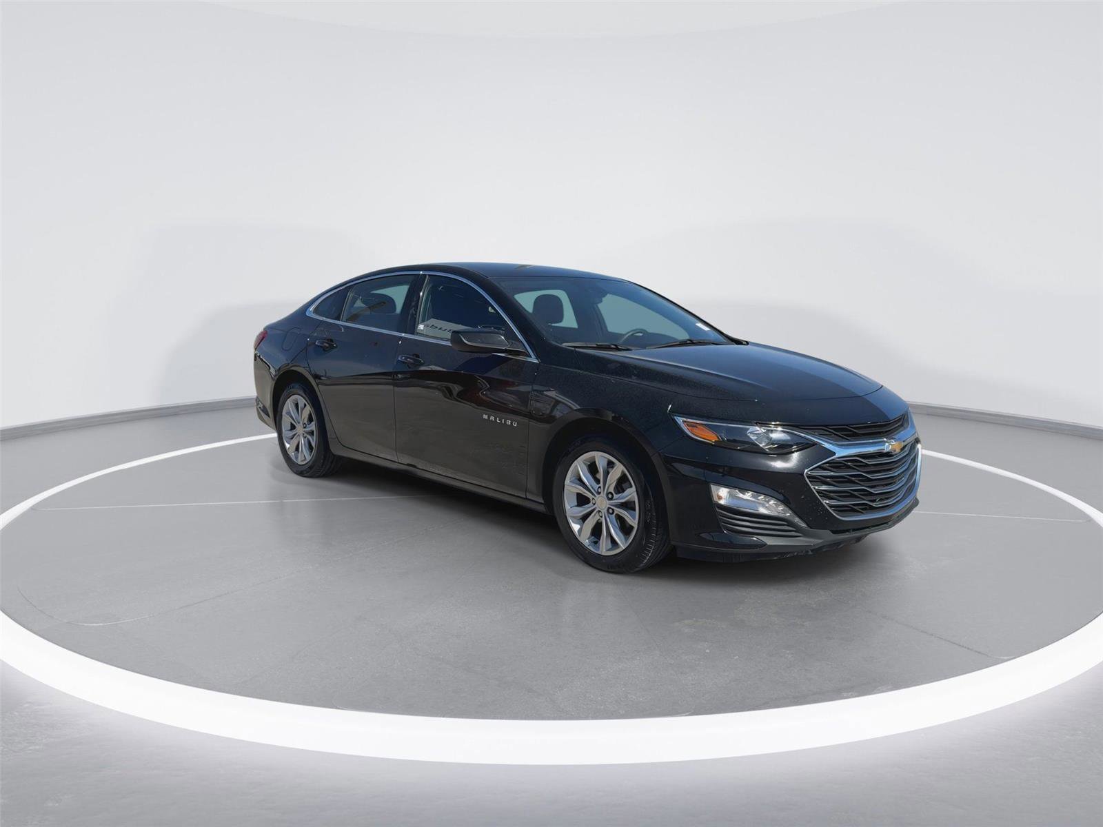 Used 2024 Chevrolet Malibu LT image 2