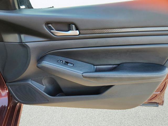 Used 2025 Nissan Altima 2.5 SV FWD image 23