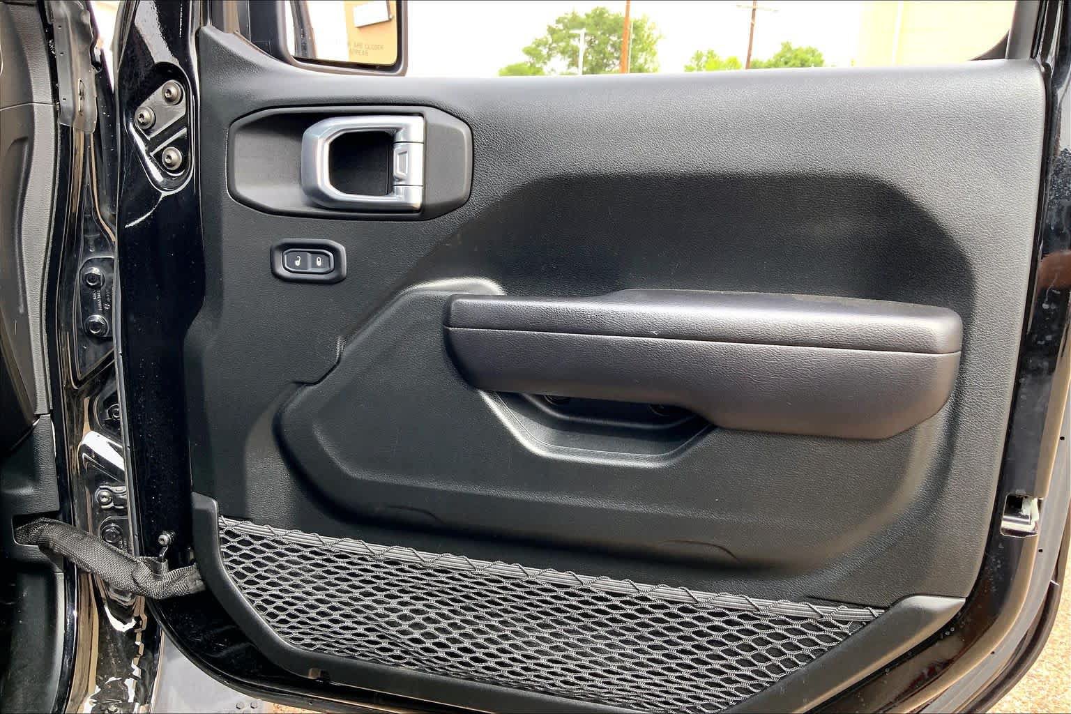 Used 2021 Jeep Wrangler Unlimited Rubicon AWD/4WD image 32