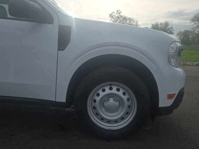 Certified 2022 Ford Maverick XL image 4