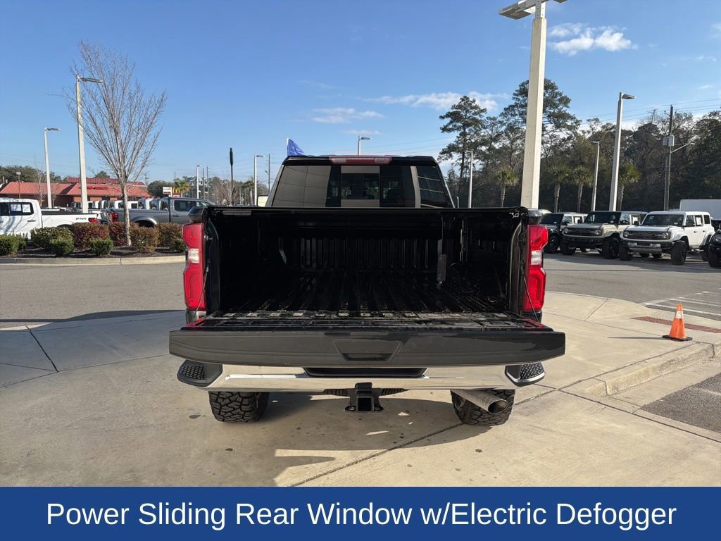 Used 2021 Chevrolet Silverado 2500 LTZ w/ LTZ Convenience Package image 9