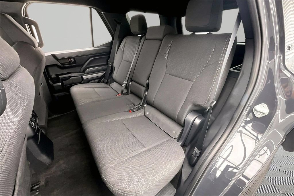 Used 2025 Toyota 4Runner SR5 AWD/4WD image 26