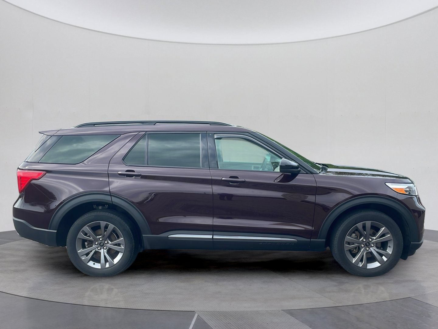 Certified 2023 Ford Explorer XLT w/ Equipment Group 202A AWD/4WD image 7