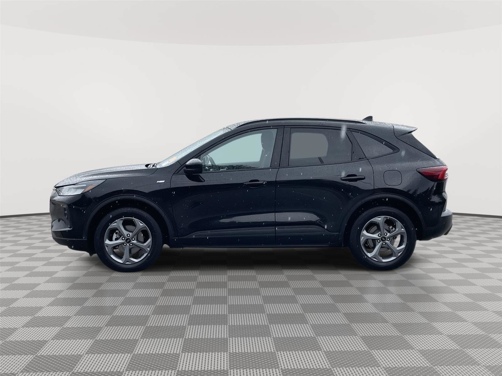 Certified 2025 Ford Escape ST-Line Select AWD/4WD image 2