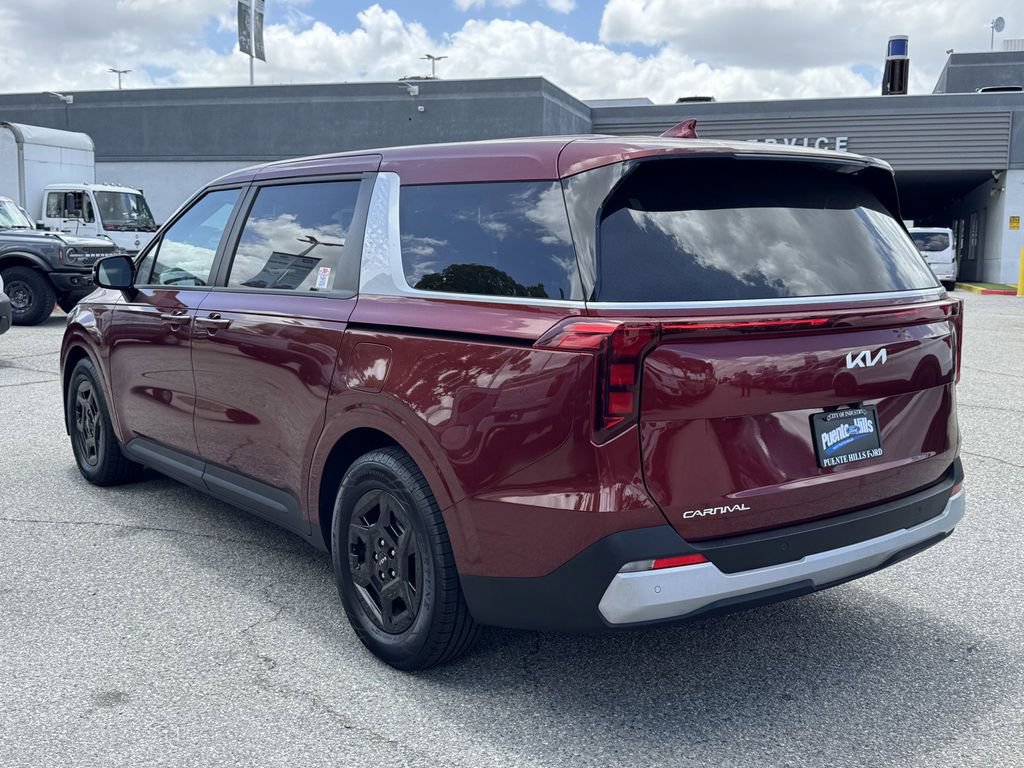Used 2025 Kia Carnival FWD image 4