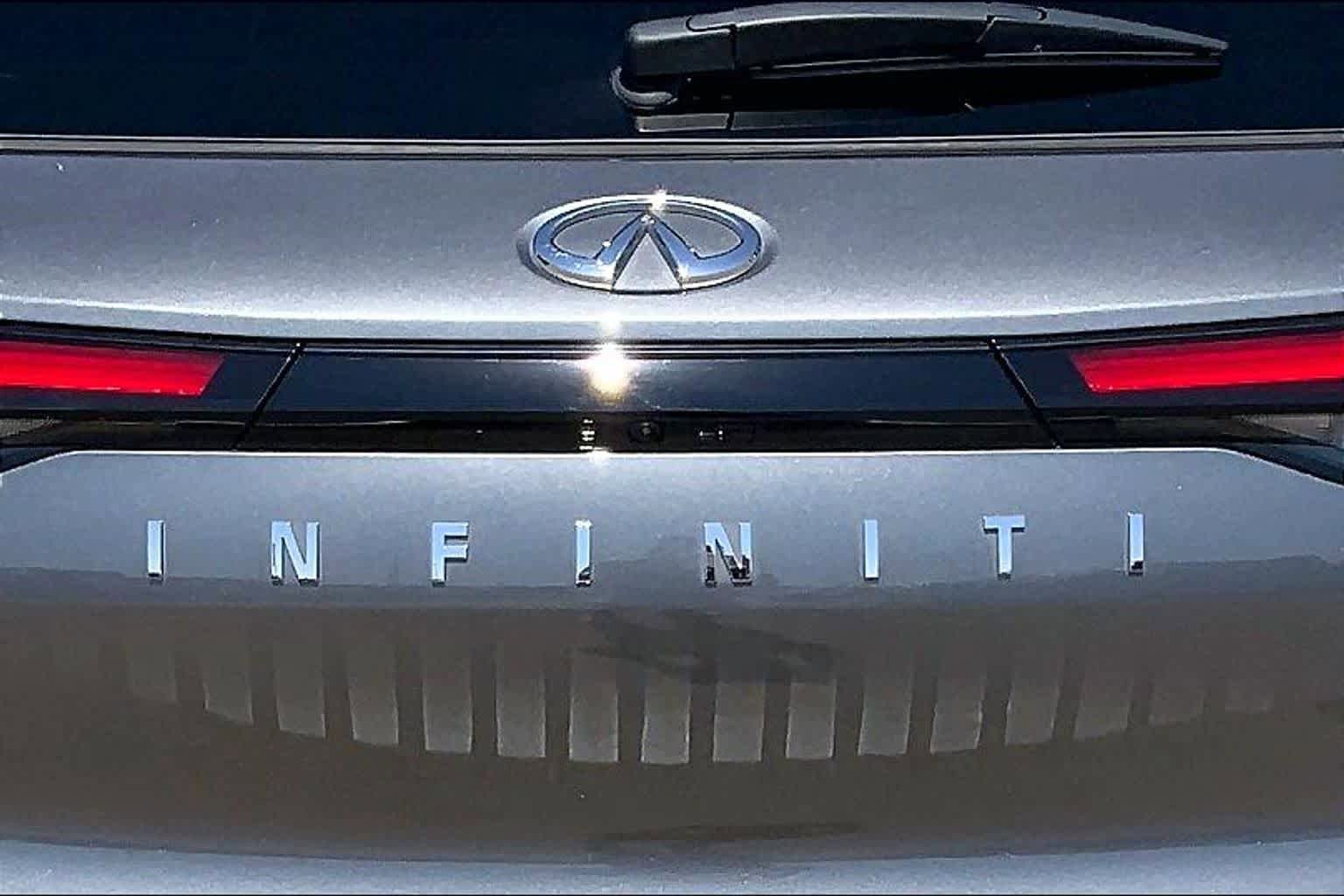 Used 2023 INFINITI QX60 Sensory AWD/4WD image 31