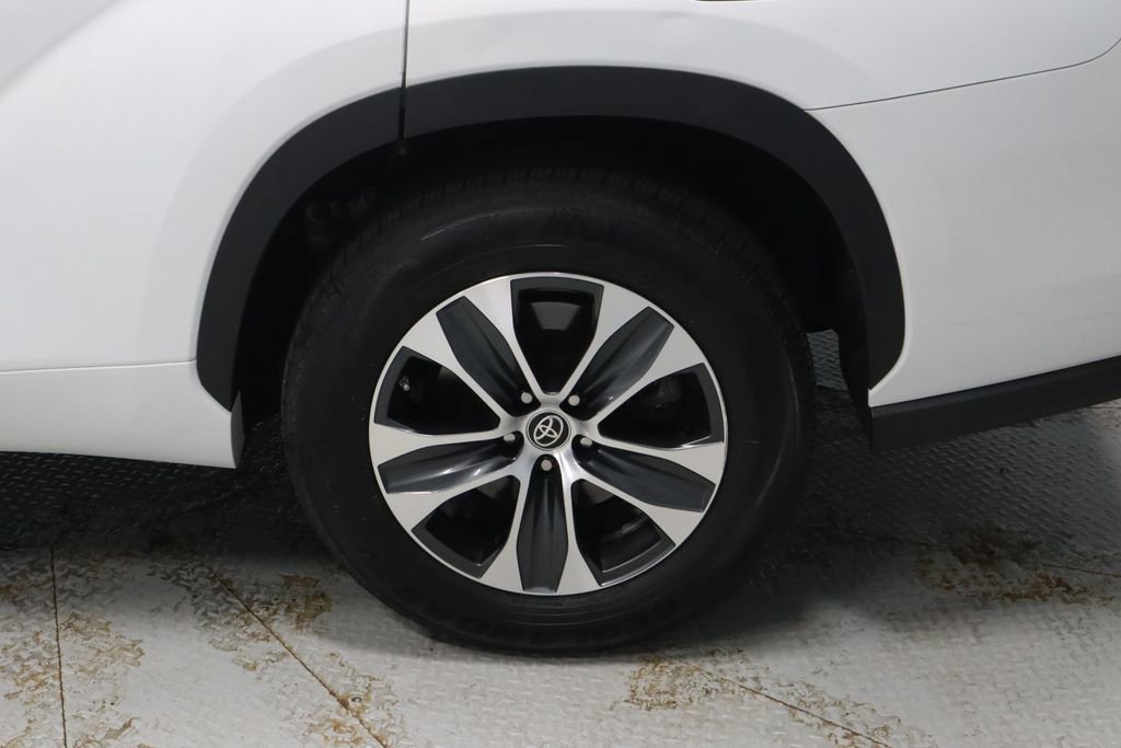 Used 2023 Toyota Highlander XLE FWD image 15