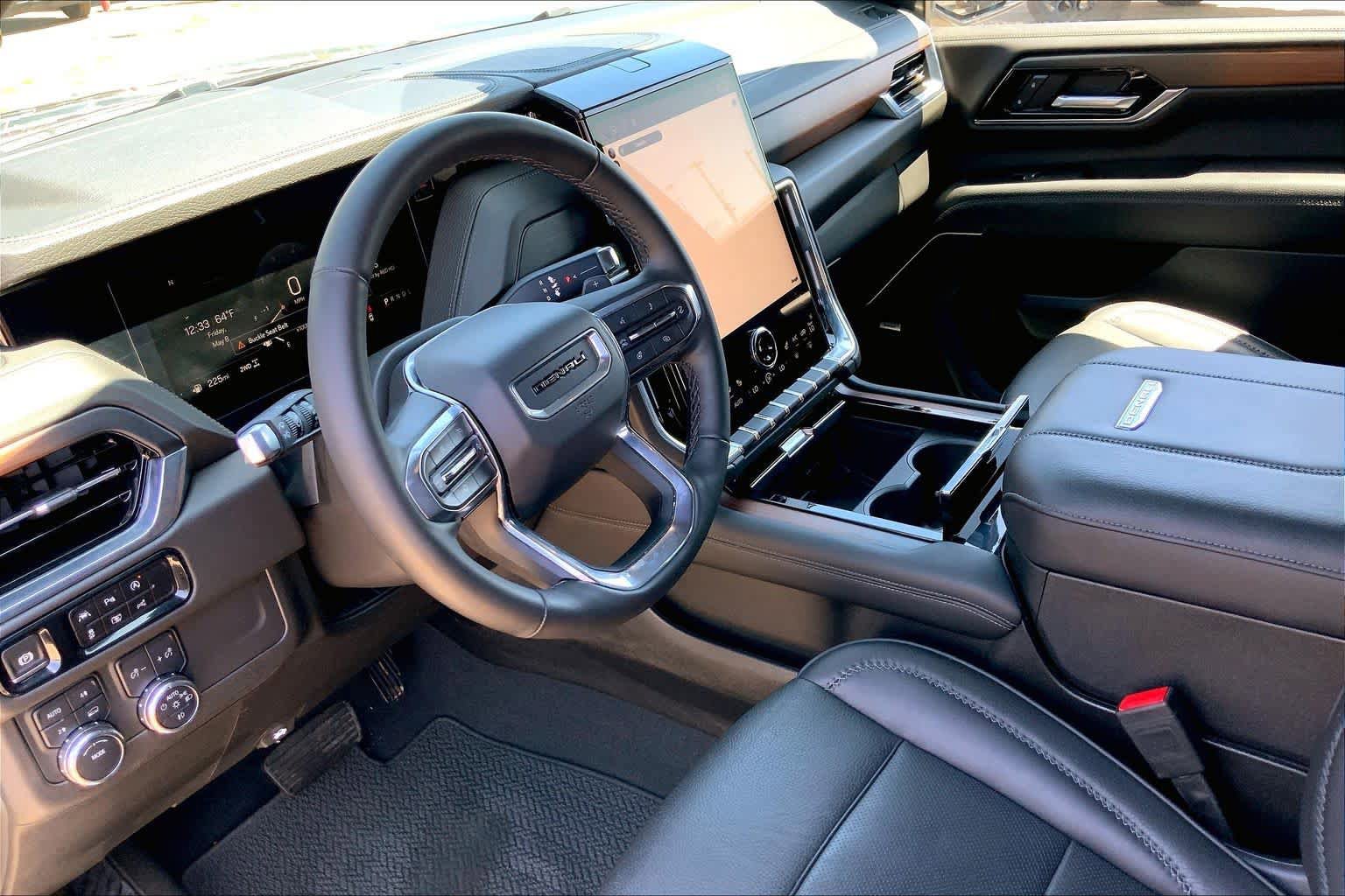 Used 2025 GMC Yukon Denali AWD/4WD image 18