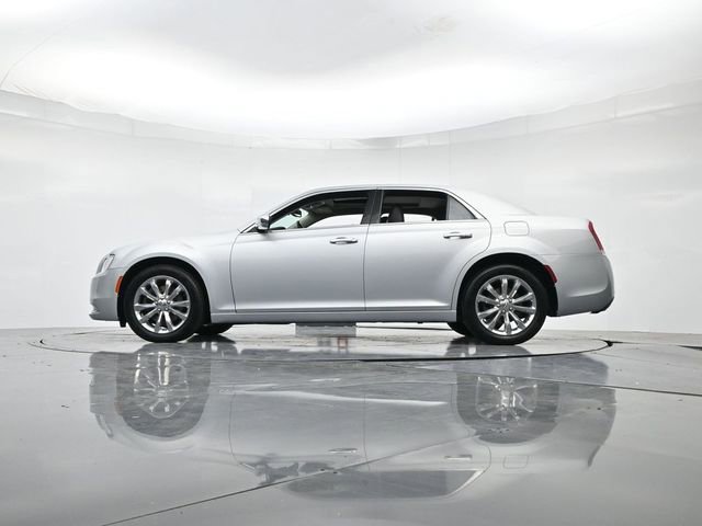 Used 2020 Chrysler 300 Limited image 37
